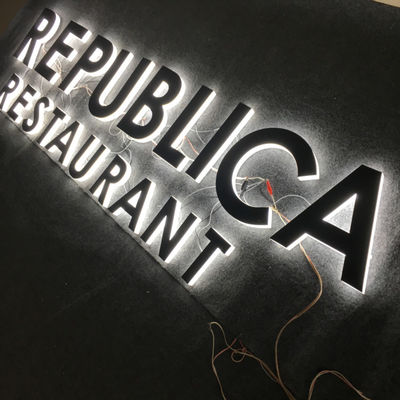 OEM ODM प्लास्टिक वर्णमाला एक्रिलिक प्रबुद्ध साइन स्टोरफ्रंट विज्ञापन