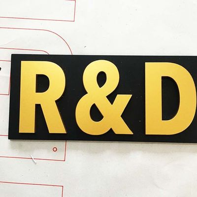 व्यापार लोगो इंडोर सजावट के संकेतों के लिए स्पष्ट प्लास्टिक पत्र