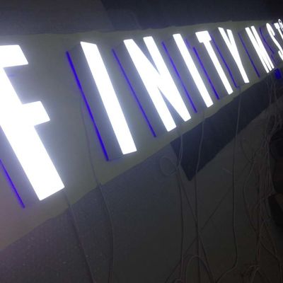 दुकानों के लिए वॉल माउंट 3-5 मिमी एक्रिलिक स्टोरफ्रंट साइन फ्रंट लिट चैनल पत्र