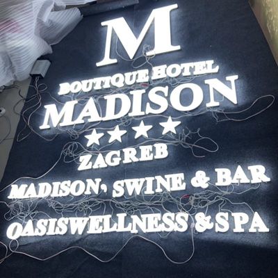 12 मिमी एक्रिलिक कंपनी लोगो वॉल साइन एल्यूमिनियम चैनल पत्र विरोधी जंग