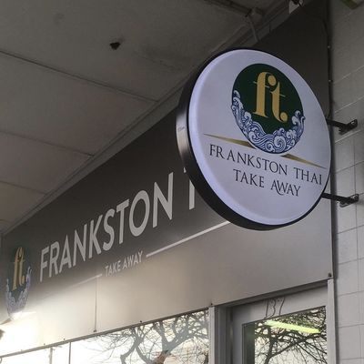 एल्यूमिनियम एक्रिलिक कॉफी शॉप का नाम साइन बोर्ड डिजाइन वॉल माउंट