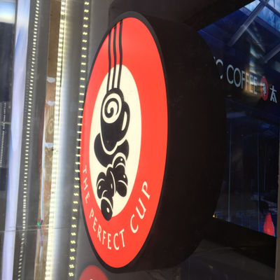 एल्यूमिनियम एक्रिलिक कॉफी शॉप का नाम साइन बोर्ड डिजाइन वॉल माउंट