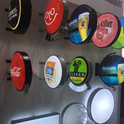 आउटडोर 12 वी एलईडी बिजनेस रेस्तरां साइन बोर्ड ब्लैक पेंटिंग डबल साइडेड