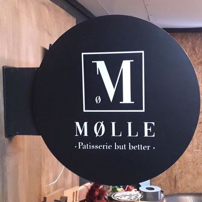 आउटडोर 12 वी एलईडी बिजनेस रेस्तरां साइन बोर्ड ब्लैक पेंटिंग डबल साइडेड