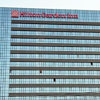 3-5 मिमी एक्रिलिक बिल्डिंग साइन यूवी मुद्रित फैब्रिकेटेड स्टेनलेस स्टील पत्र