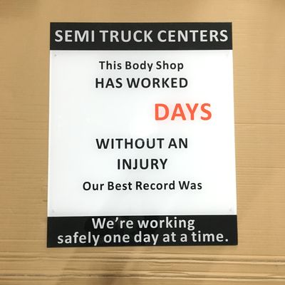 3 डी लेजर कट ऐक्रेलिक पत्र साइन गोल्ड पेंटेड सिल्क स्क्रीन शॉप का नाम