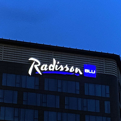 आकर्षक टिकाऊ 3d लेटर साइन LED चैनल ऐक्रेलिक रेस्टोरेंट बोर्ड 3mm