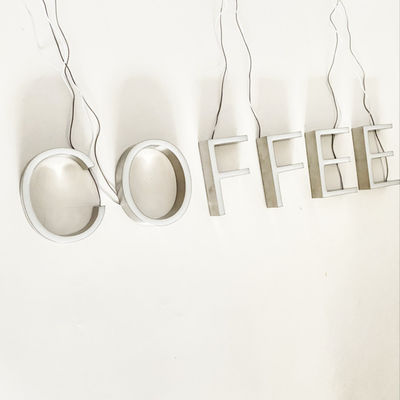 फैब्रिकेटेड मेटल लेटर्स 3डी साइन एडवरटाइजिंग शॉपफ्रंट साइनेज 12वीडीसी 200एमएम