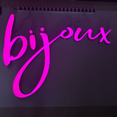 ओडीएम बिल्डिंग कर्सिव लेटर्स 3डी लेटर साइन मेटल इल्युमिनेटेड बोर्ड एक्रेलिक