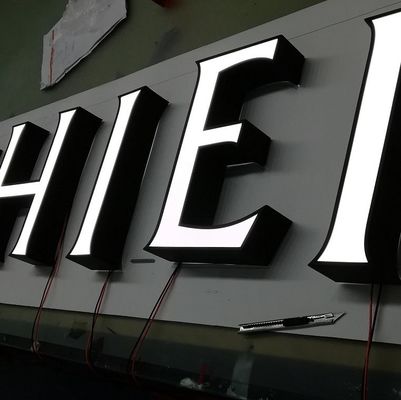 वाटरप्रूफ 3डी लेटर साइन अल्फाबेट मेटल इल्युमिनेटेड 60HZ