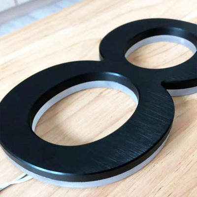 विज्ञापन 3 डी एक्रिलिक बैकलिट पत्र साइन ब्लैक पेंट 12 सेमी मोटाई