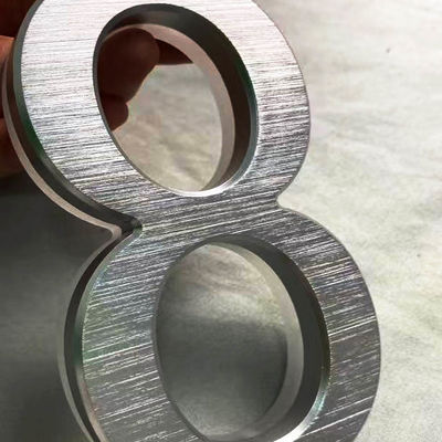 विज्ञापन 3 डी एक्रिलिक बैकलिट पत्र साइन ब्लैक पेंट 12 सेमी मोटाई