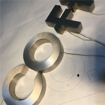 राल ऐक्रेलिक बैकलिट चैनल पत्र अनुकूलित ब्रश क्रोम 12VDC