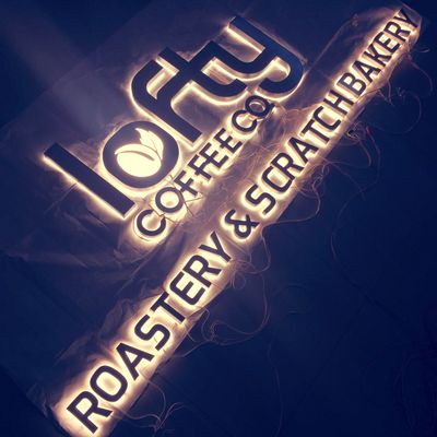 राल ऐक्रेलिक बैकलिट चैनल पत्र अनुकूलित ब्रश क्रोम 12VDC