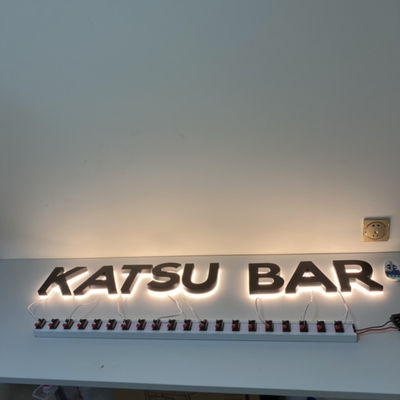 ब्लैक कोटिंग 3 डी बैकलिट साइनेज हाईस्पैन स्टेनलेस स्टील लोगो साइन्स