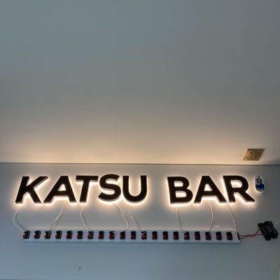 ब्लैक कोटिंग 3 डी बैकलिट साइनेज हाईस्पैन स्टेनलेस स्टील लोगो साइन्स