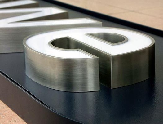 फैब्रिकेटेड मेटल चैनल लेटर साइन 3 डी एलईडी लाइट बॉक्स साइन: