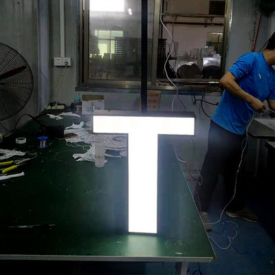 दीवार के लिए ऐक्रेलिक सीलिंग माउंट 3 डी मेटल लेटर साइन्स ब्लैक पेंट